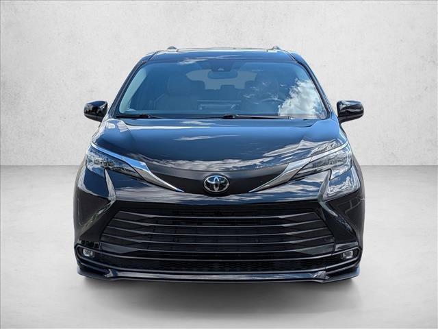 Certified 2026 Toyota Sienna XLE FWD image 2
