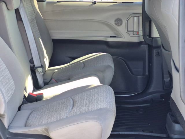 Used 2023 Toyota Sienna LE image 19