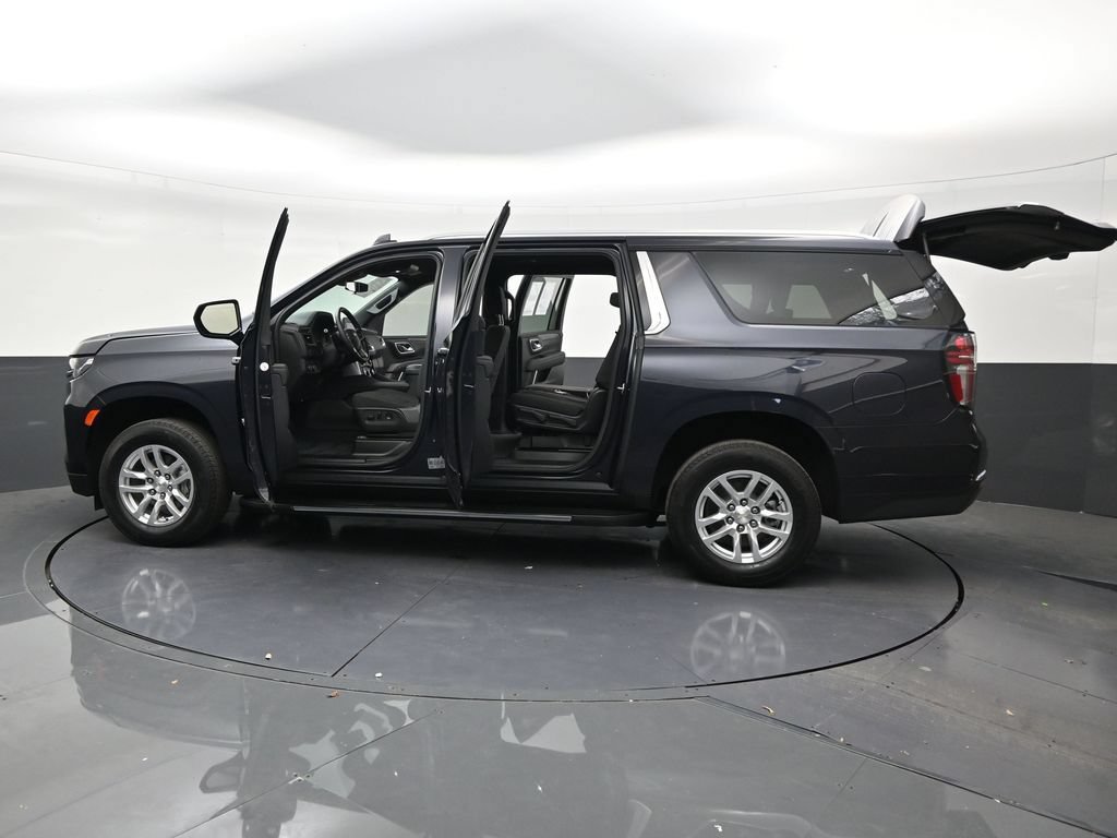 Used 2024 Chevrolet Suburban LS RWD image 30