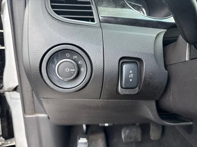 Used 2012 Ford Taurus Limited FWD image 23