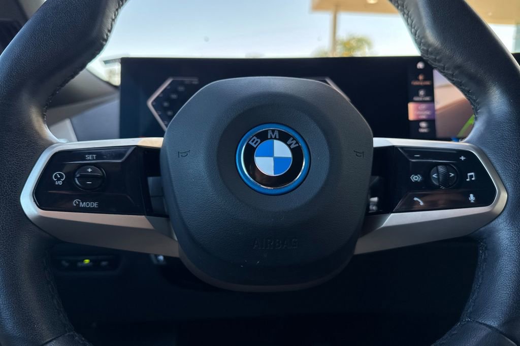 Used 2023 BMW iX xDrive50 image 26