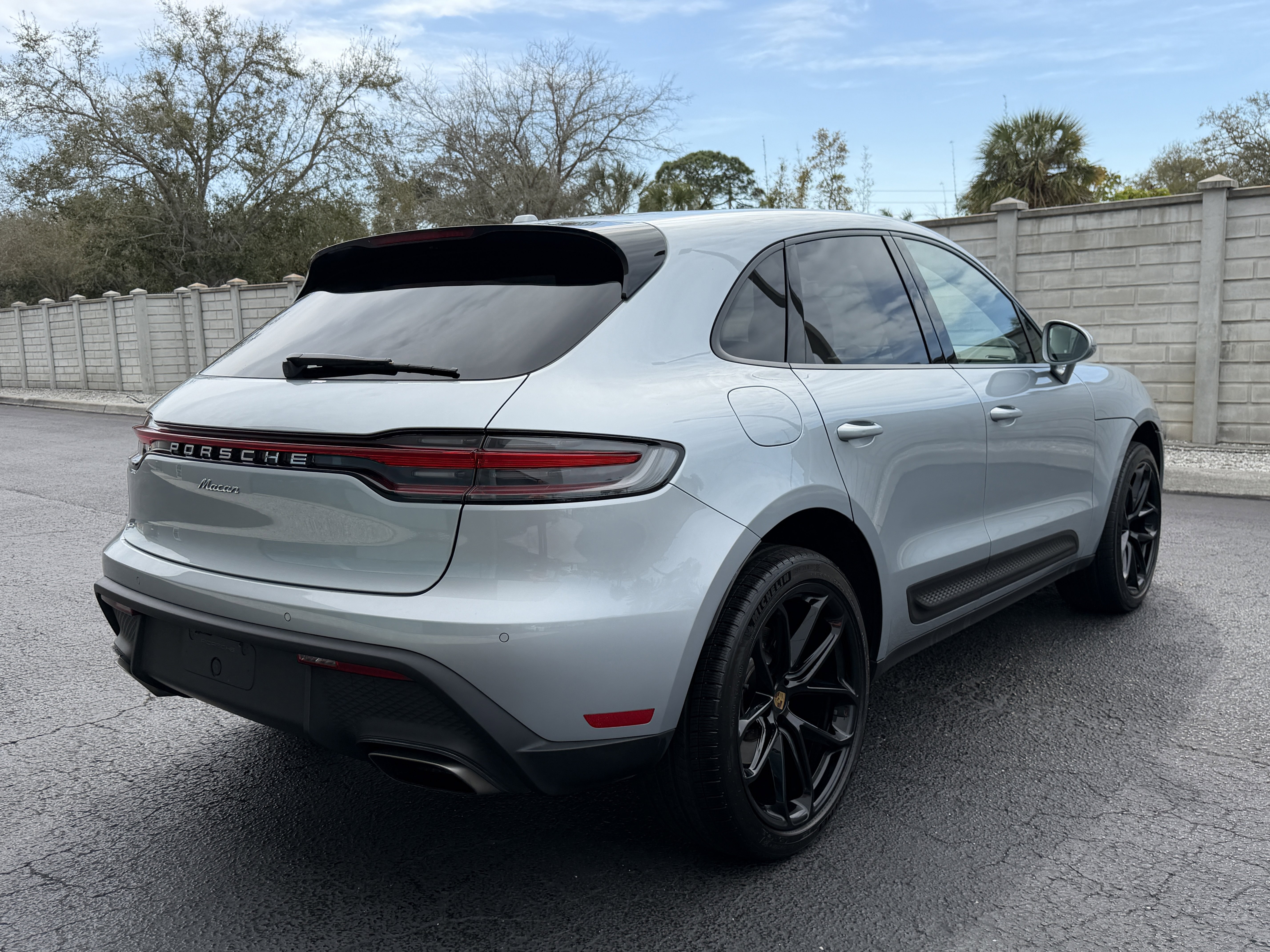 Certified 2022 Porsche Macan image 6