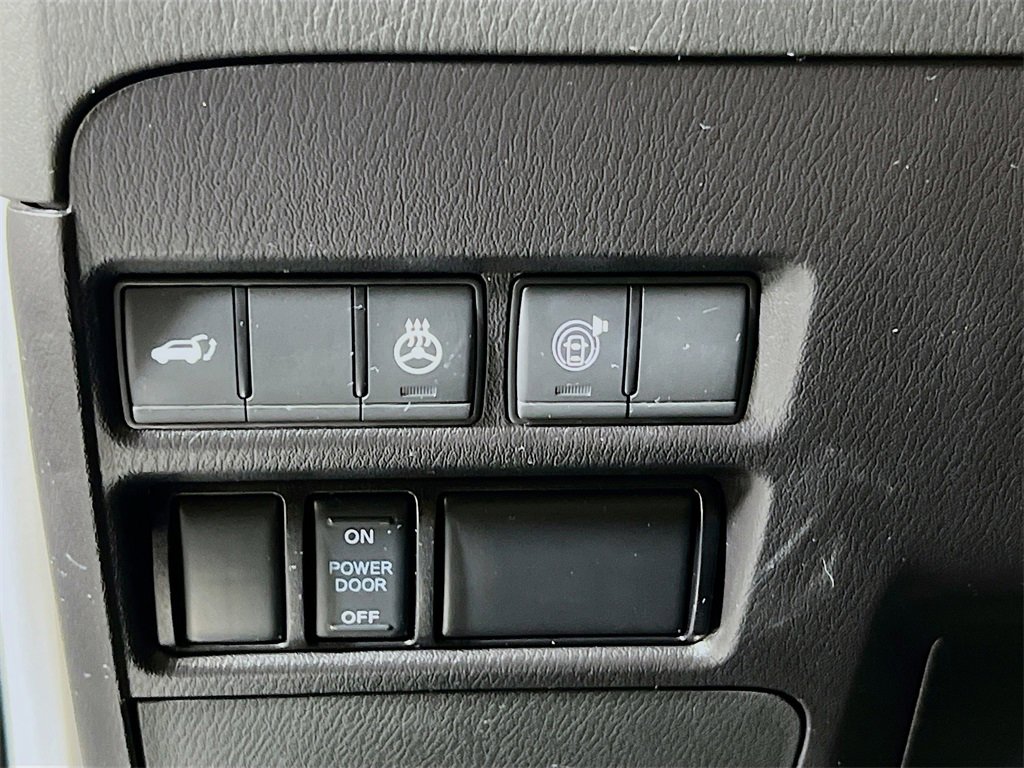 Used 2024 Nissan Armada SL w/ Captain's Chairs Package image 10