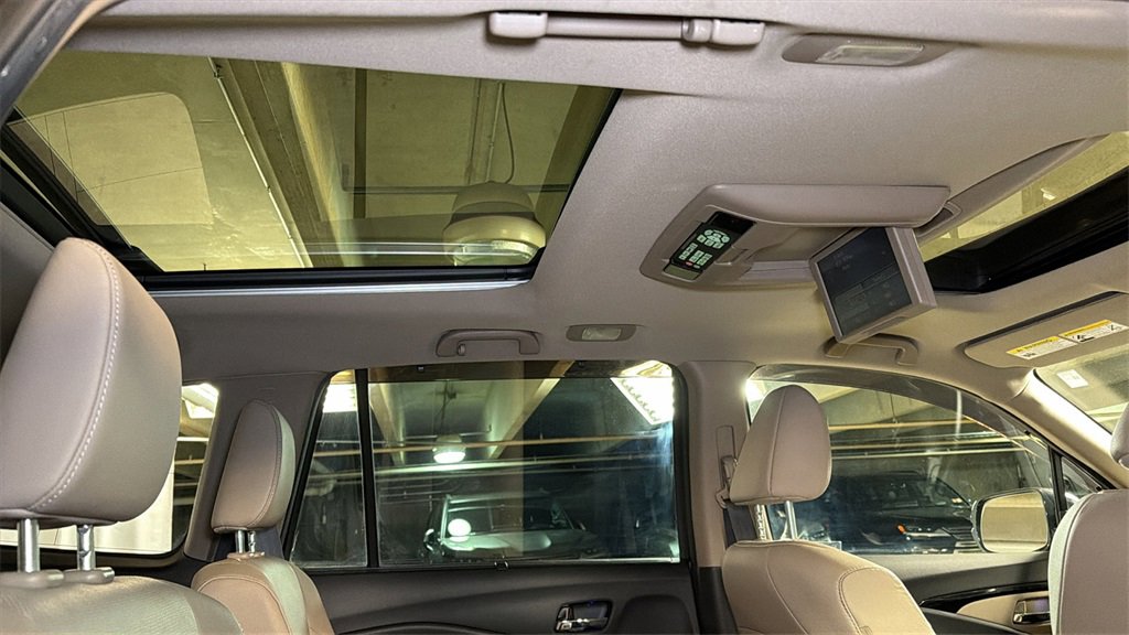 Used 2017 Honda Pilot Elite image 15