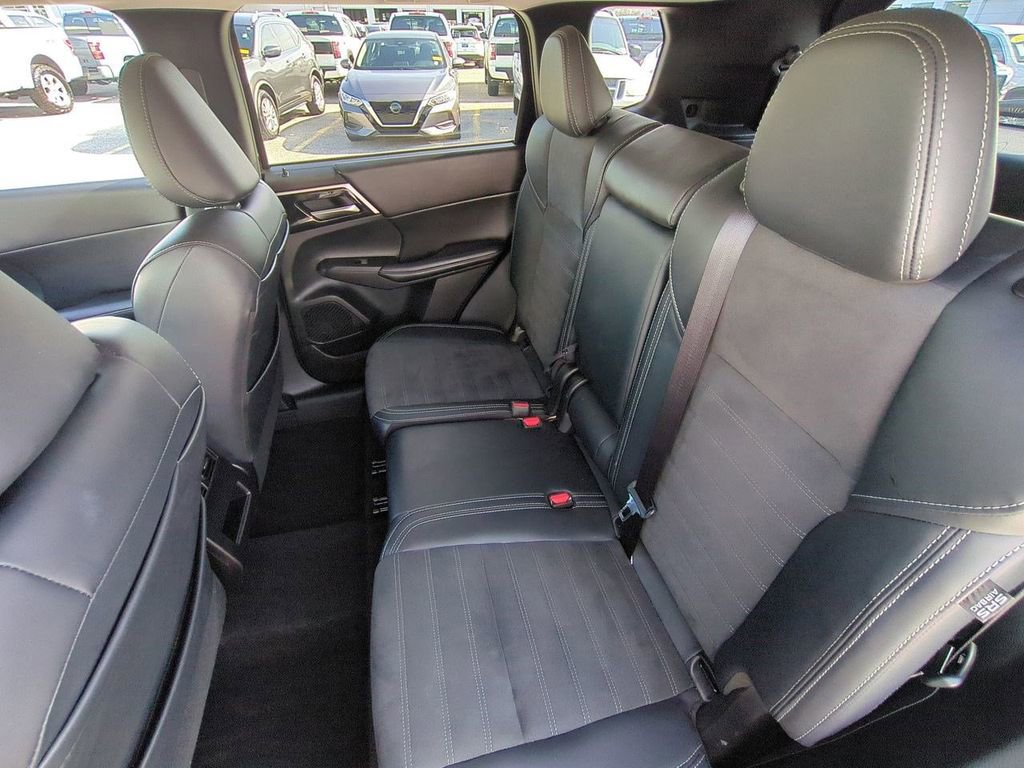 Used 2024 Mitsubishi Outlander SE image 15