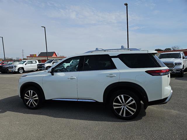 Used 2024 Nissan Pathfinder Platinum w/ Cargo Package image 2