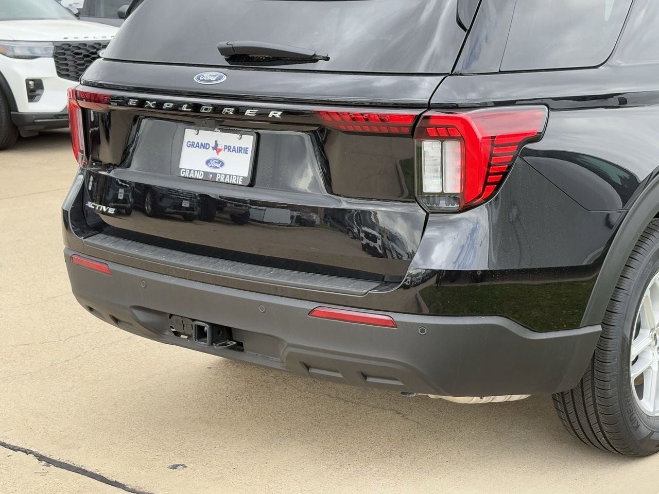 New 2026 Ford Explorer Active RWD image 7