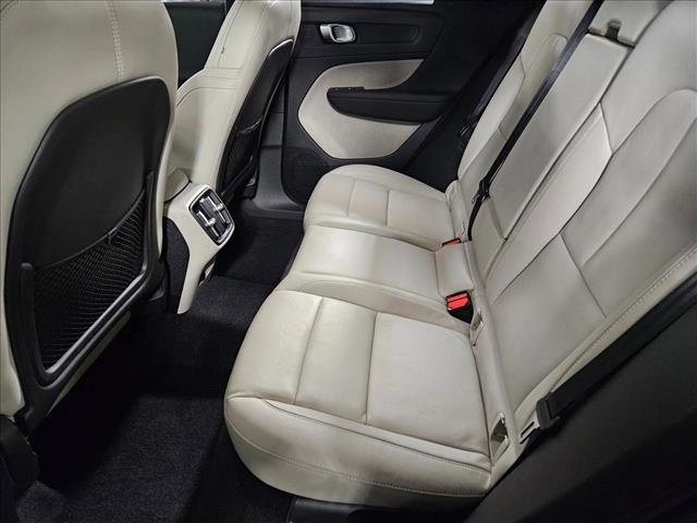 Used 2019 Volvo XC40 T5 Momentum image 18
