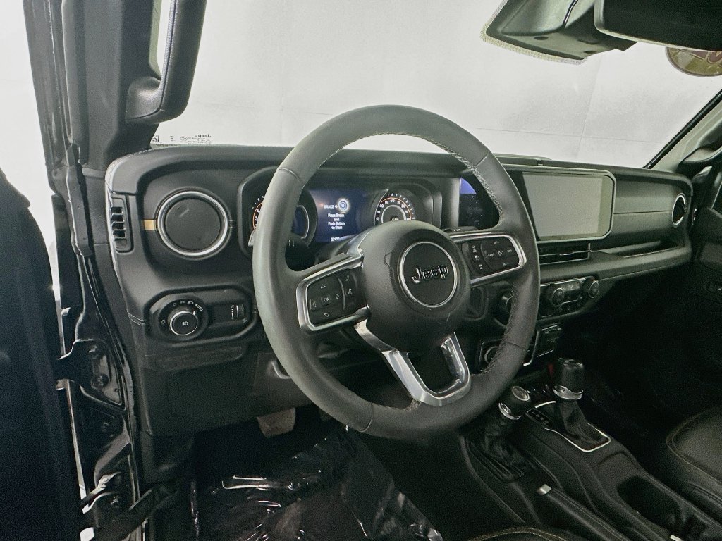 Certified 2025 Jeep Wrangler Unlimited Sahara AWD/4WD image 19