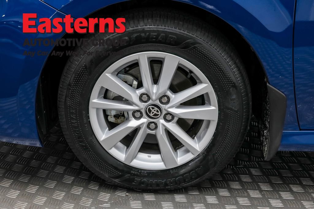 Used 2025 Toyota Camry LE w/ Convenience Package image 30