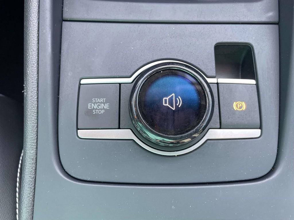 Certified 2025 Volkswagen Tiguan SE FWD image 27