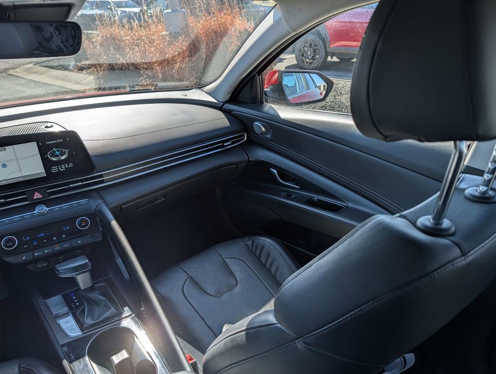 Used 2022 Hyundai Elantra Limited image 11