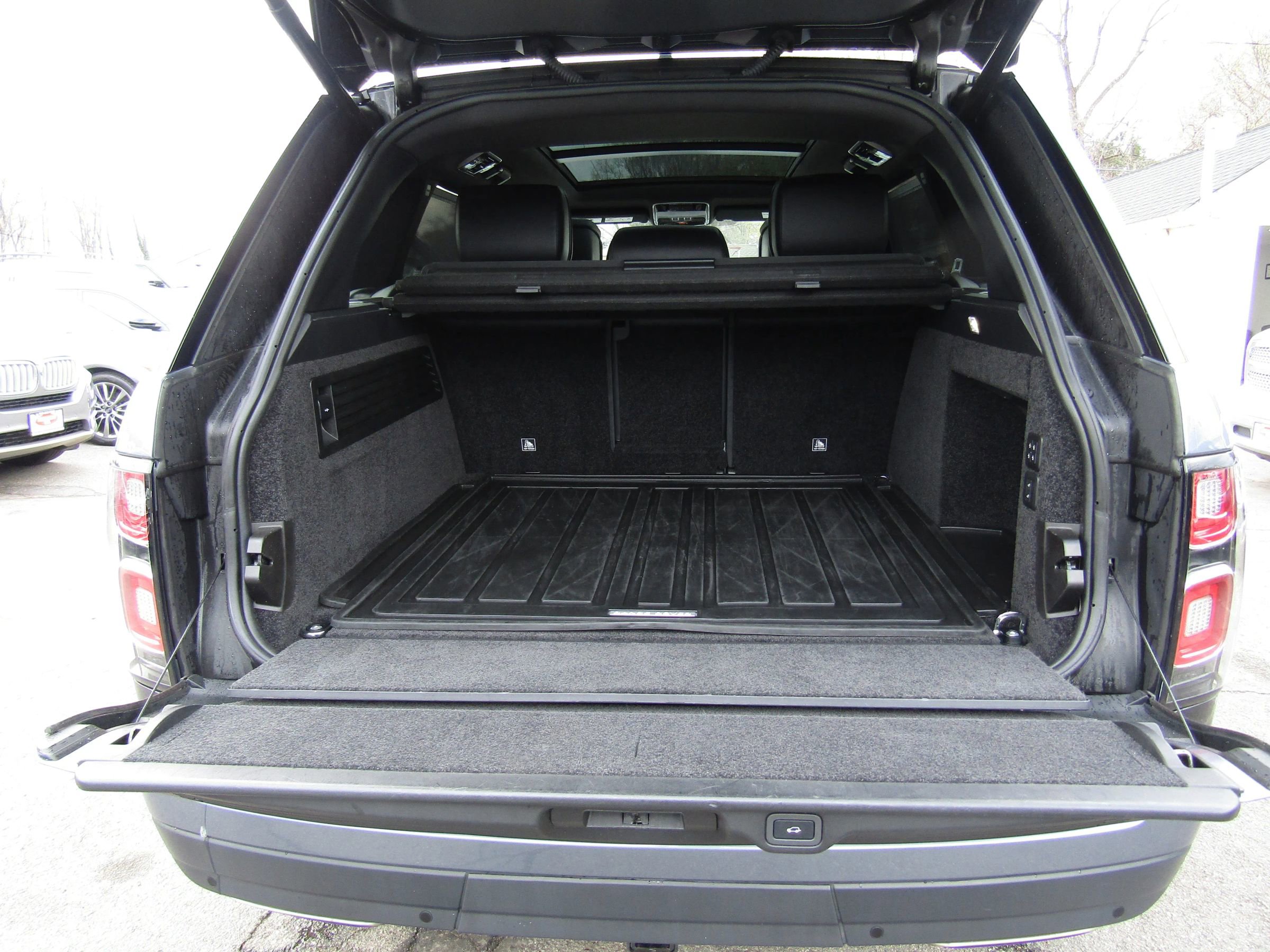 Used 2021 Land Rover Range Rover P525 Westminster Edition LWB image 43