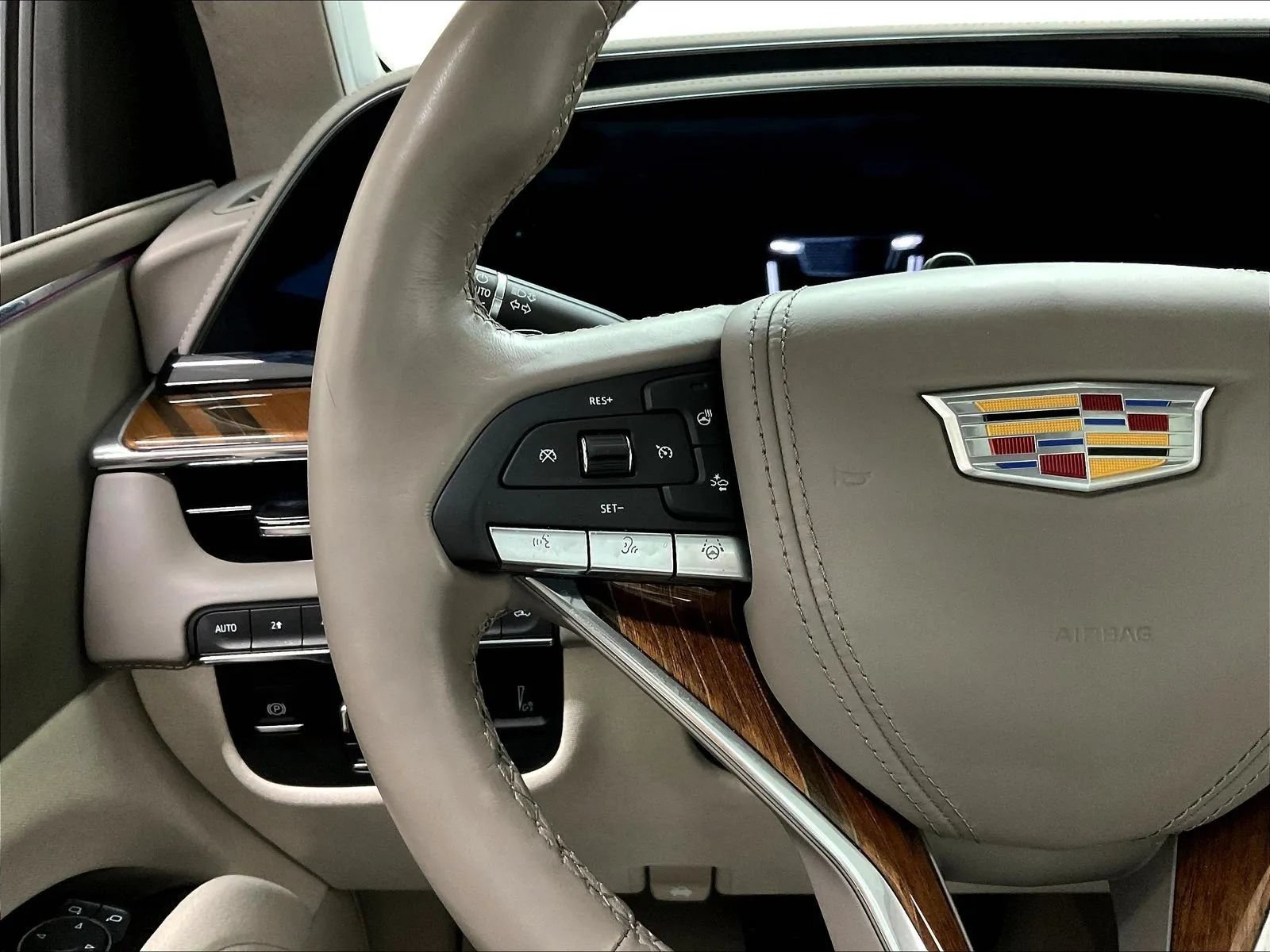 Used 2024 Cadillac Escalade Sport Platinum w/ LPO, ONYX Package AWD/4WD image 22