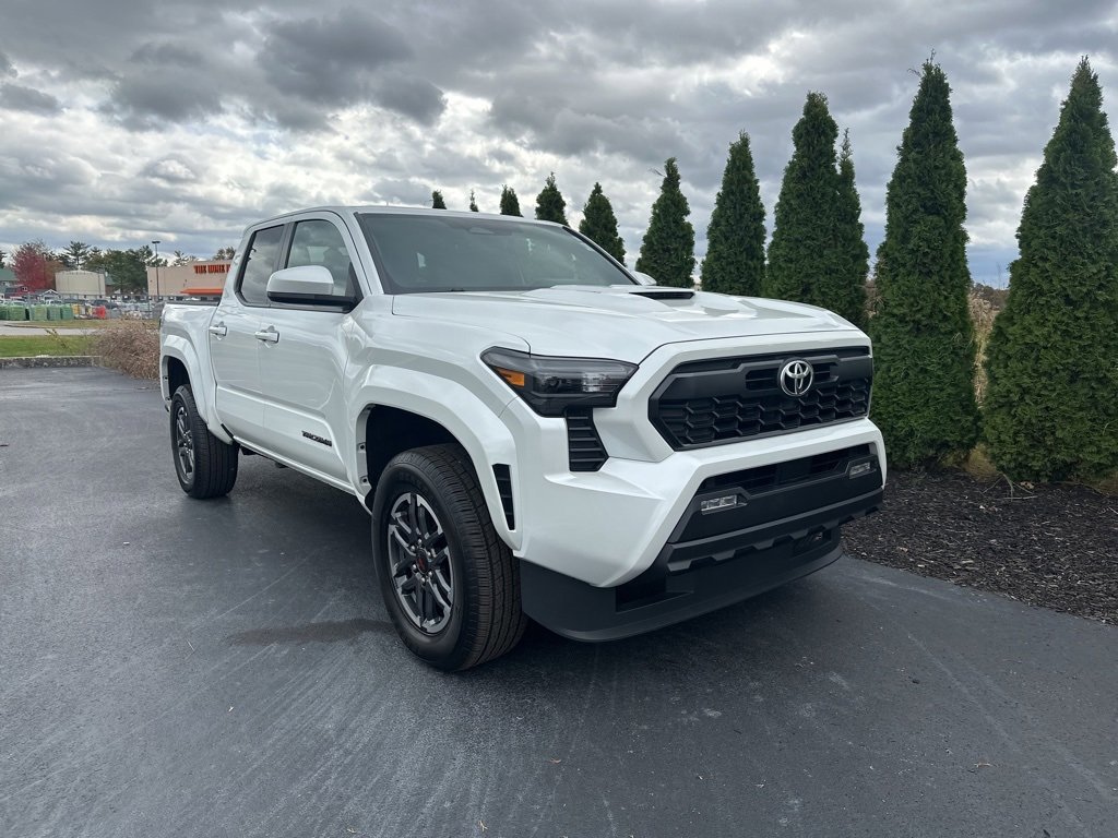 Used 2024 Toyota Tacoma TRD Sport image 2