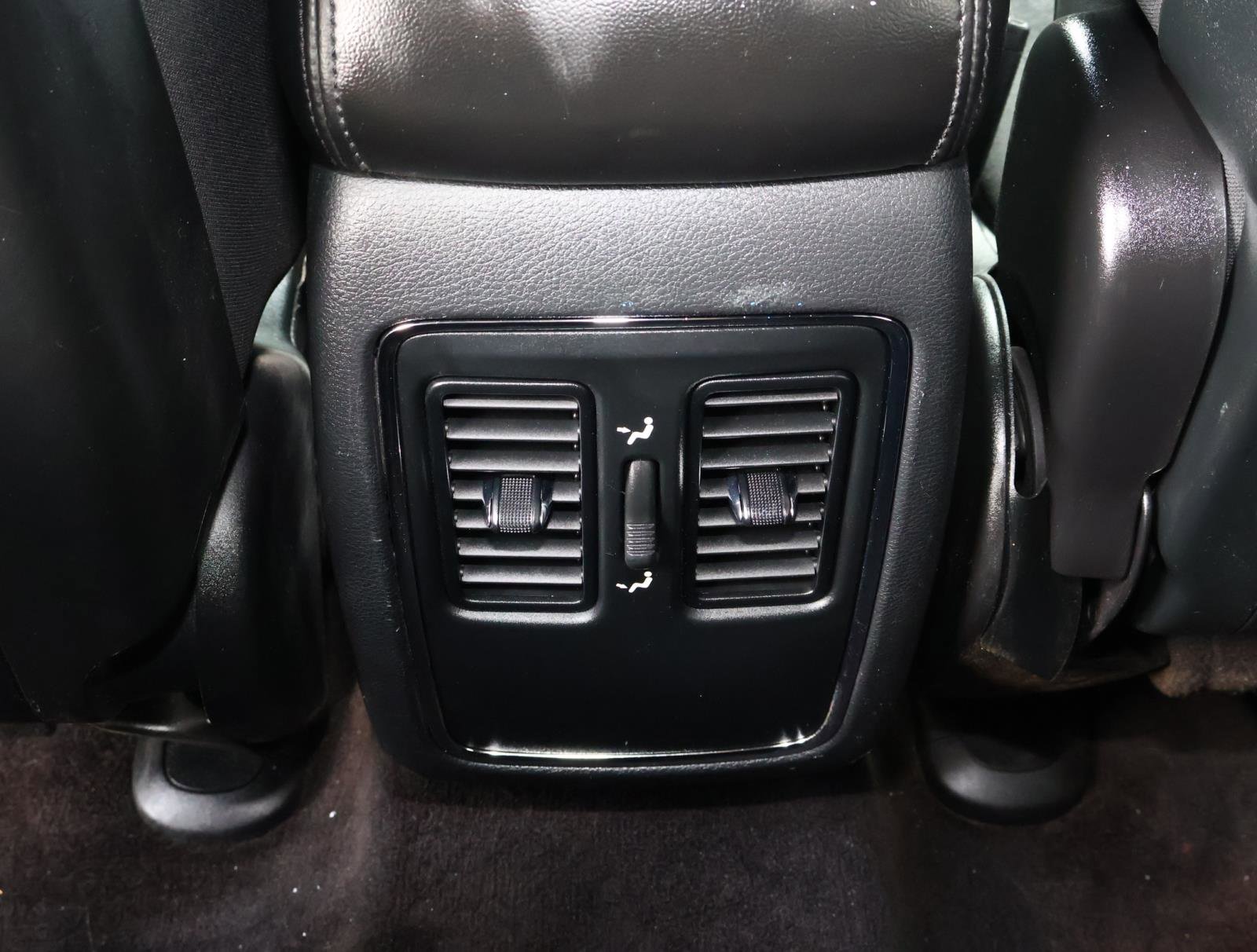 Used 2017 Jeep Grand Cherokee Laredo w/ Quick Order Package 2BE image 12