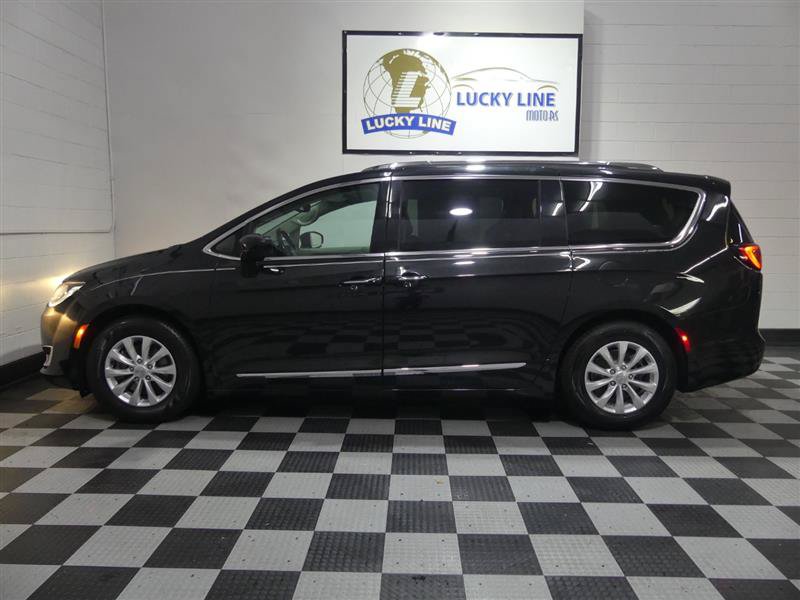 Used 2018 Chrysler Pacifica Touring-L Plus FWD image 7
