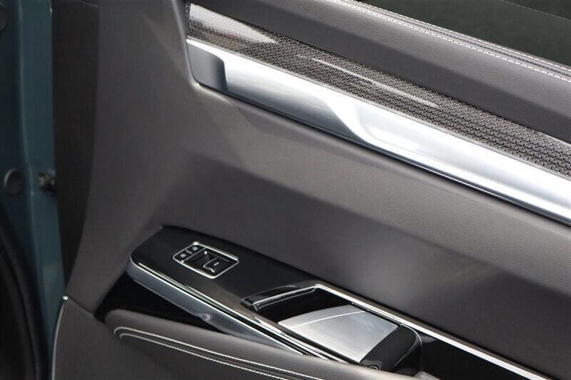 Used 2026 Cadillac Escalade V w/ LPO, ONYX Package image 32