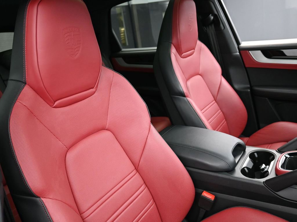 Certified 2025 Porsche Cayenne S image 31