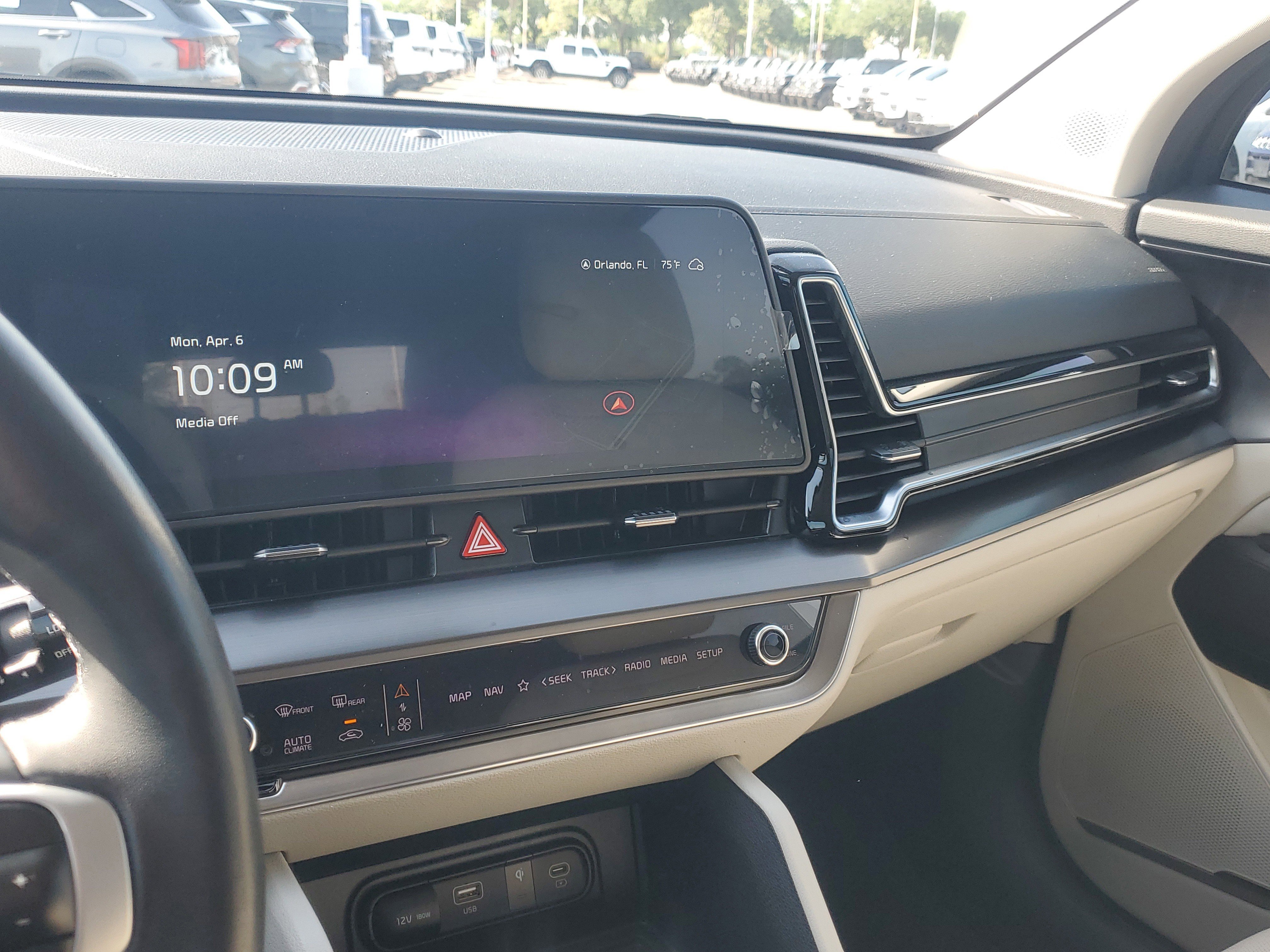 Used 2025 Kia Sportage EX image 18