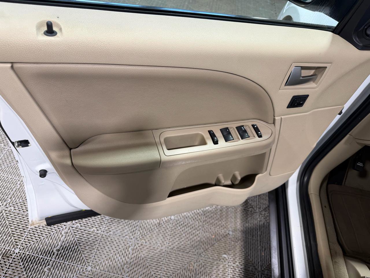 Used 2006 Ford Five Hundred Limited image 20