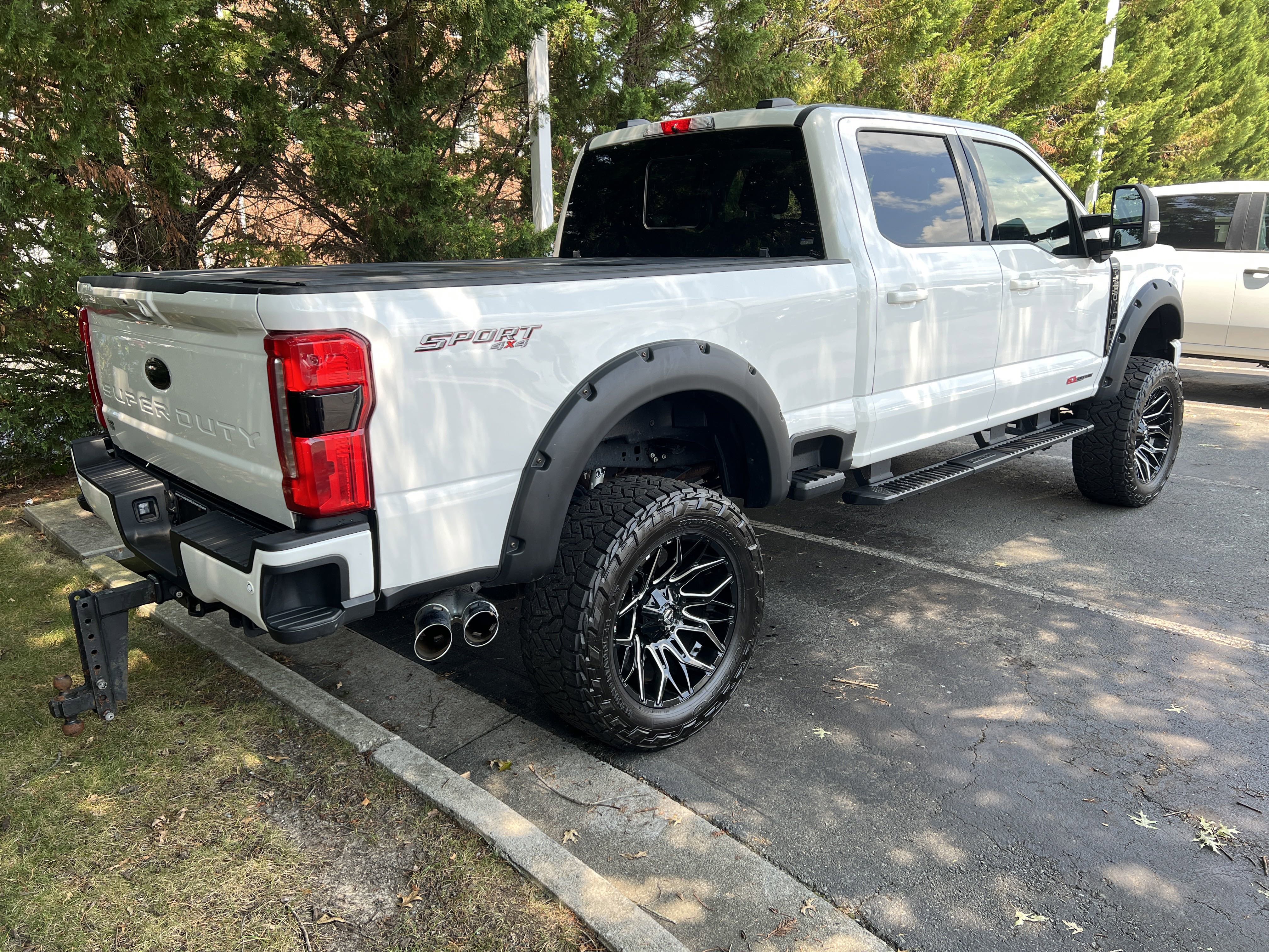 Used 2023 Ford F250 Lariat w/ Sport Appearance Package image 10