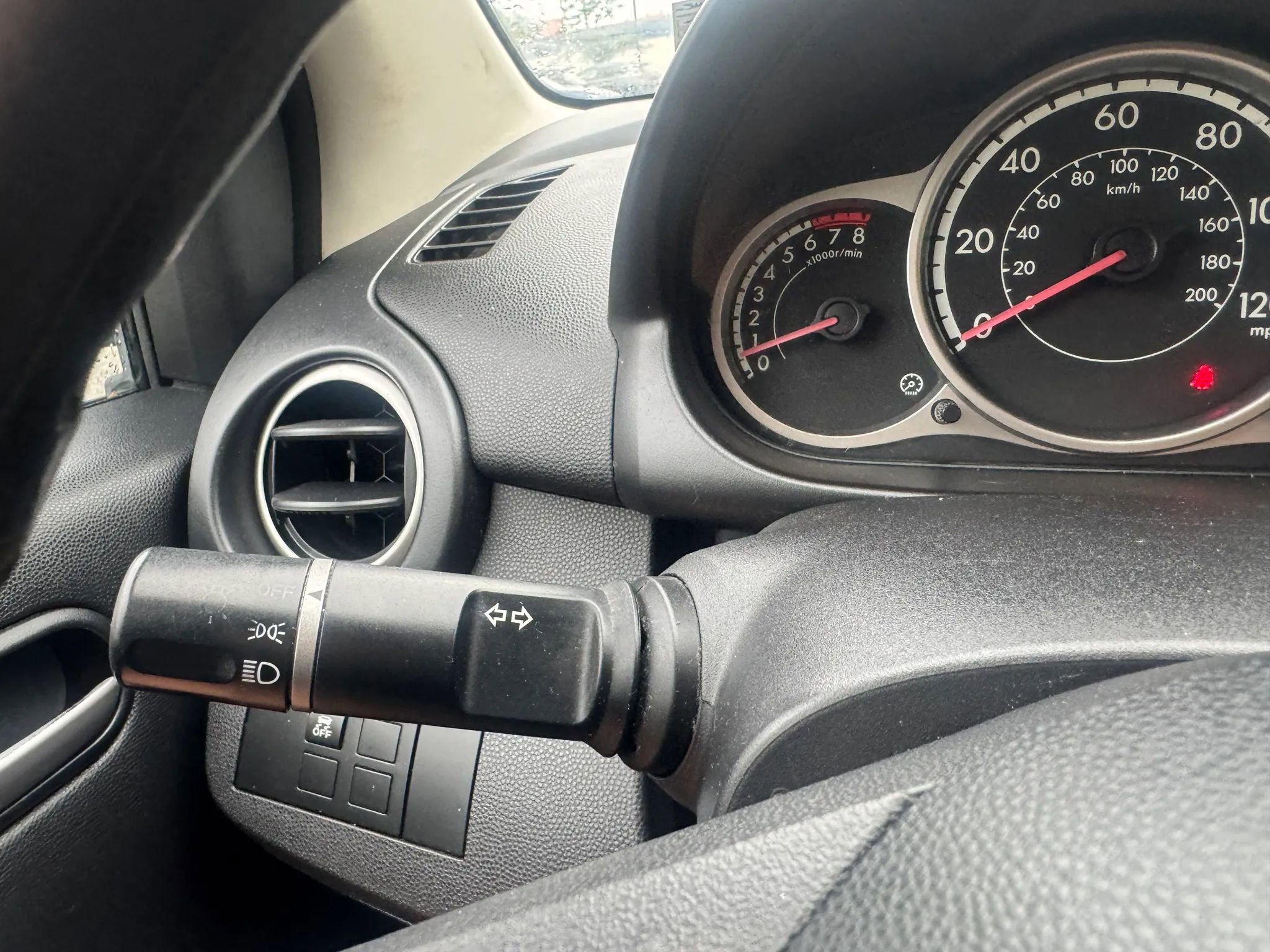 Used 2011 MAZDA MAZDA2 Sport FWD image 11