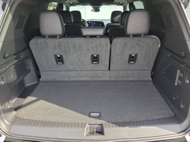 Certified 2025 Chevrolet Traverse High Country w/ LPO, Floor Liner Package FWD image 11