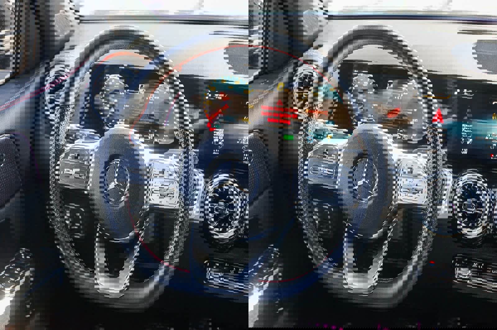 Used 2022 Mercedes-Benz EQB 300 4MATIC image 14