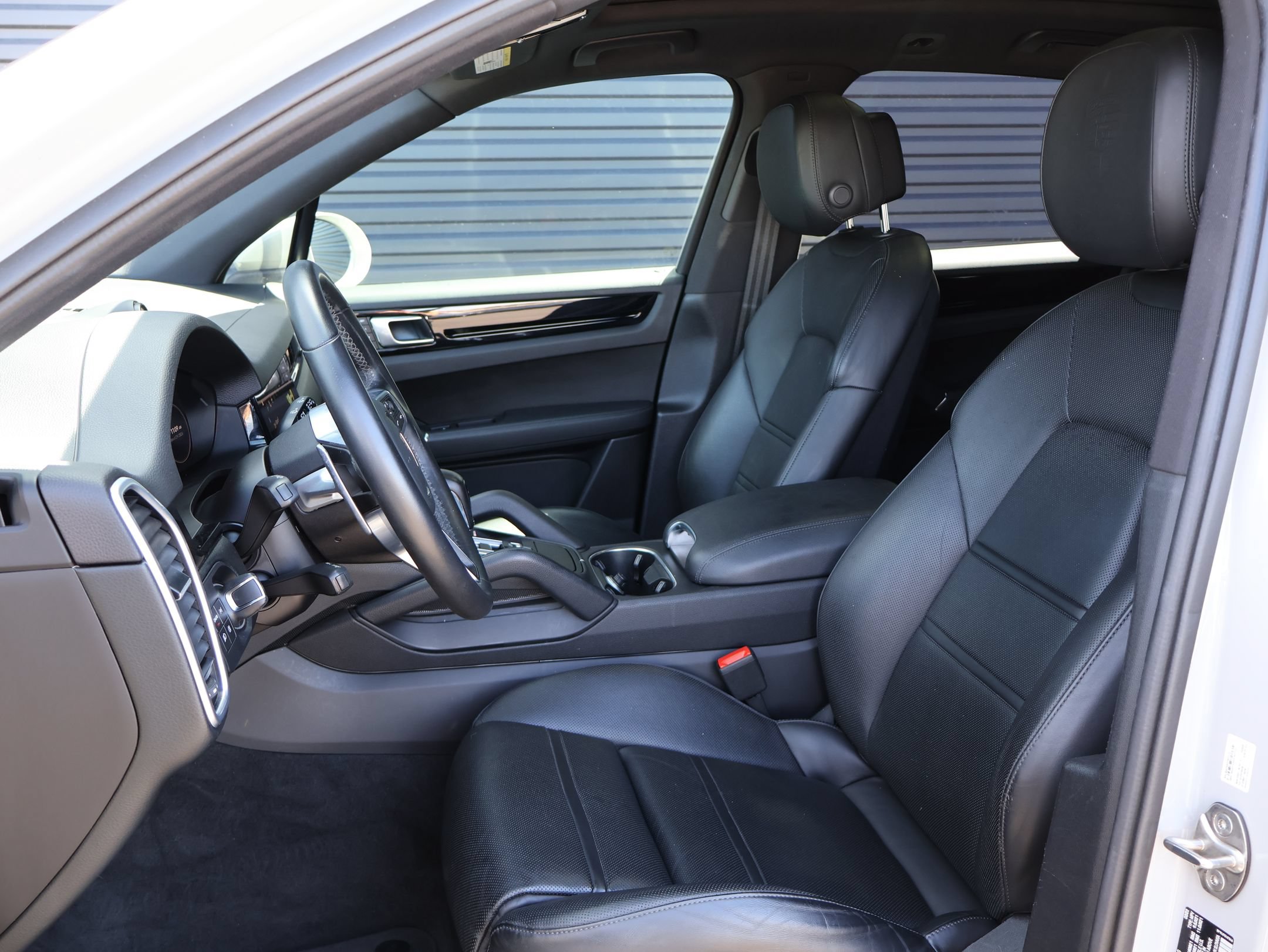 Used 2022 Porsche Cayenne AWD/4WD image 5