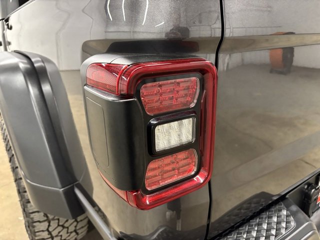 Used 2025 Jeep Gladiator Mojave w/ Convenience Group image 7