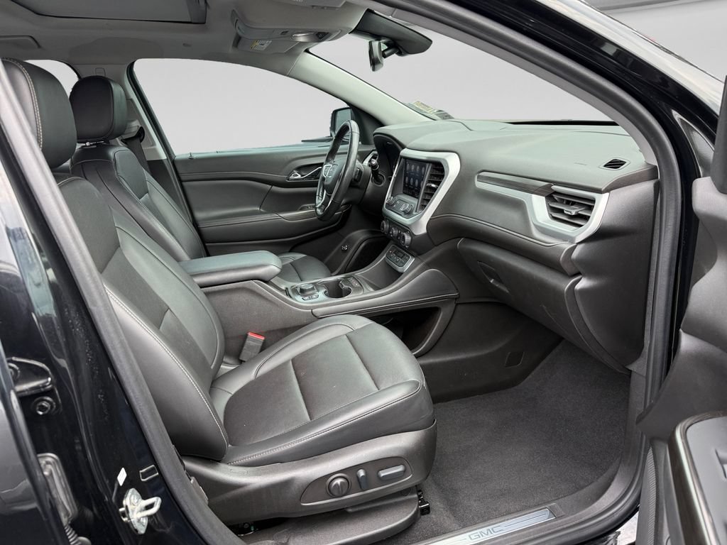 Used 2022 GMC Acadia SLT w/ Technology Package FWD image 16