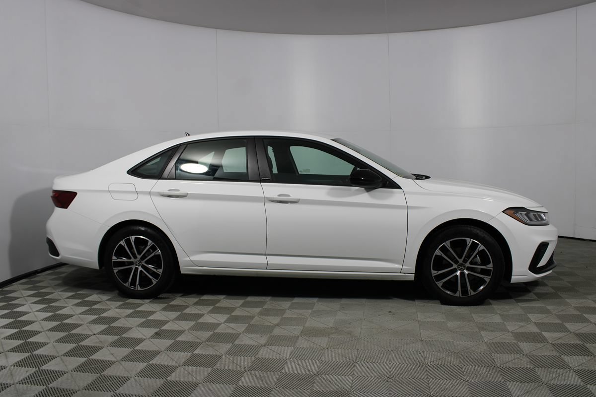 Used 2025 Volkswagen Jetta Sport FWD image 33