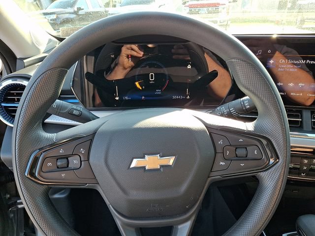 Used 2025 Chevrolet Trax LT FWD image 19