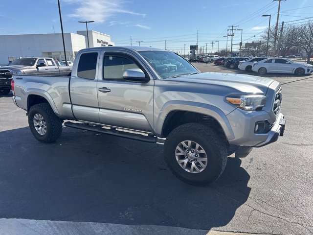 Used 2017 Toyota Tacoma SR5 w/ SR5 Appearance Package (SM) image 4