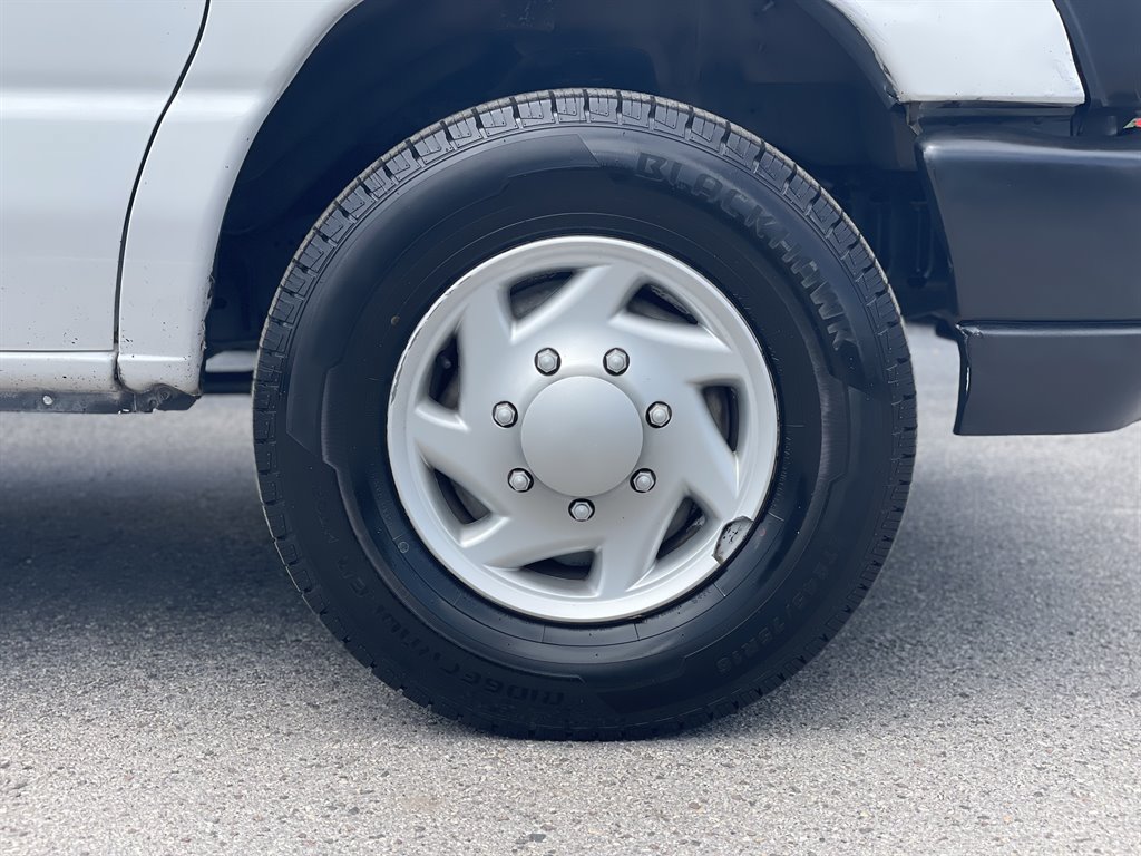 Used 2009 Ford E-250 and Econoline 250 Extended RWD image 28