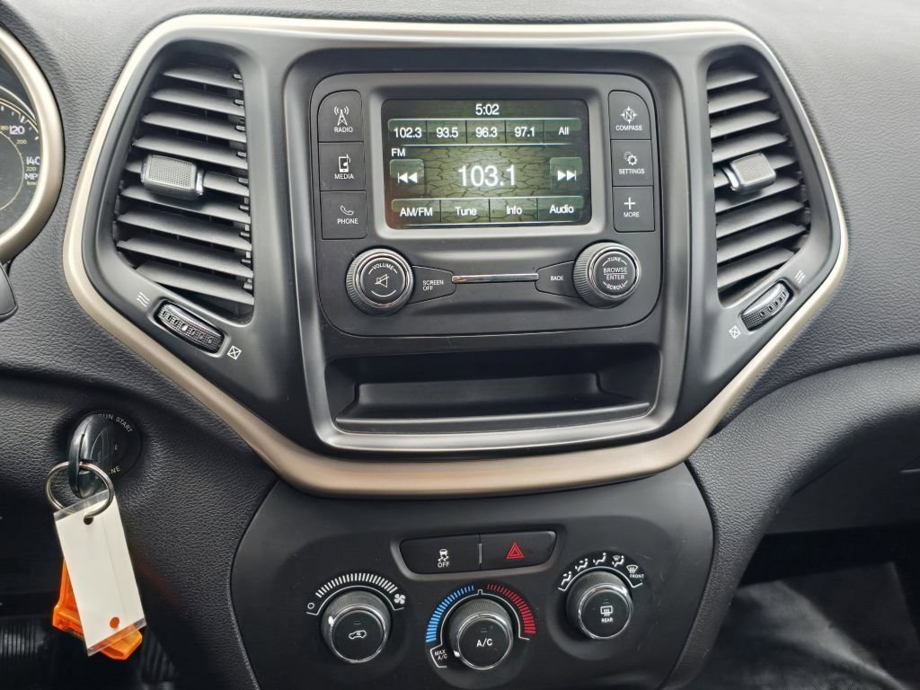 Used 2018 Jeep Cherokee Latitude AWD/4WD image 4