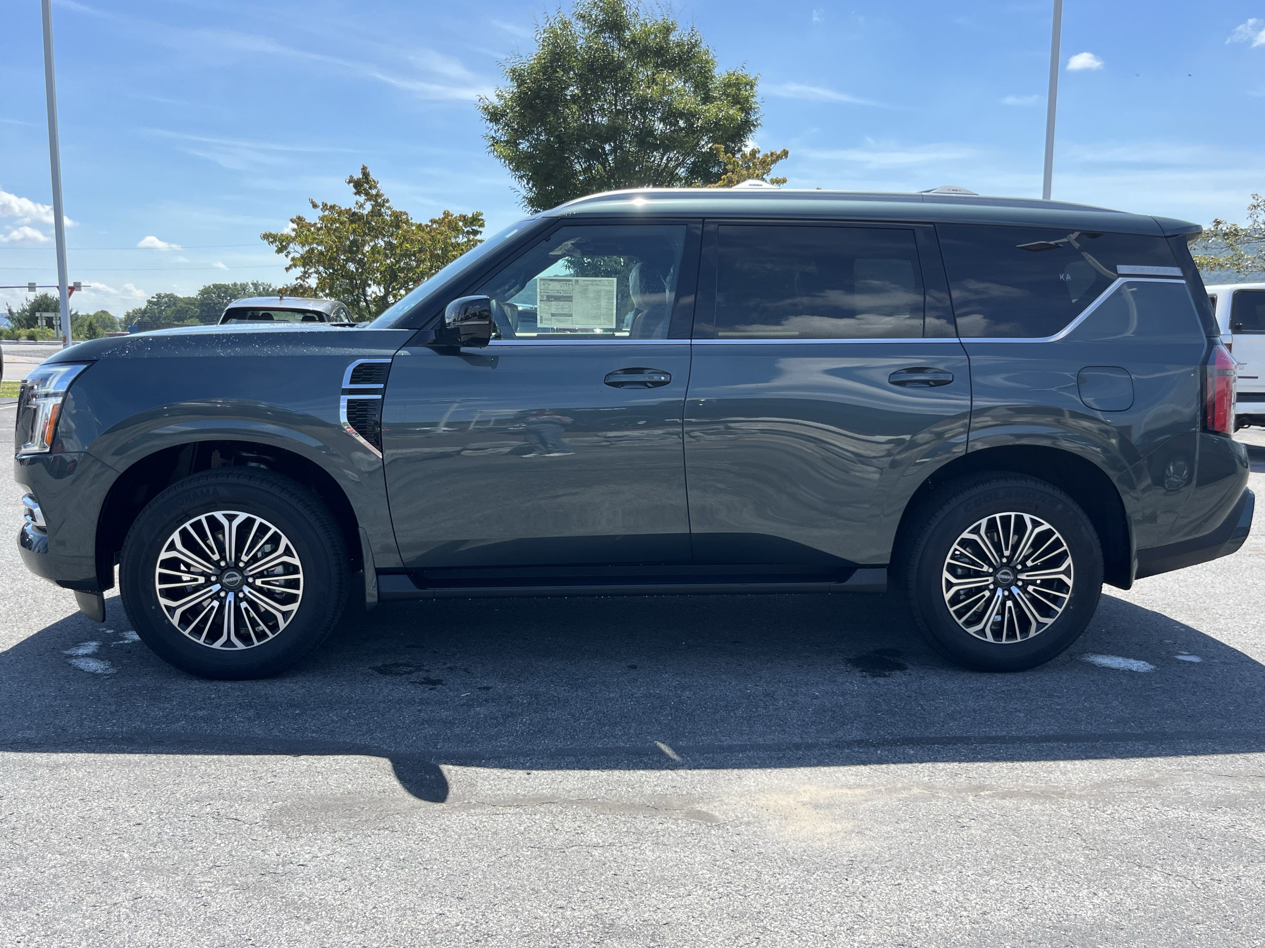 New 2026 Nissan Armada SL w/ Captain's Chari Seat Package AWD/4WD image 11
