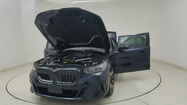 Used 2026 BMW 550e xDrive image 75