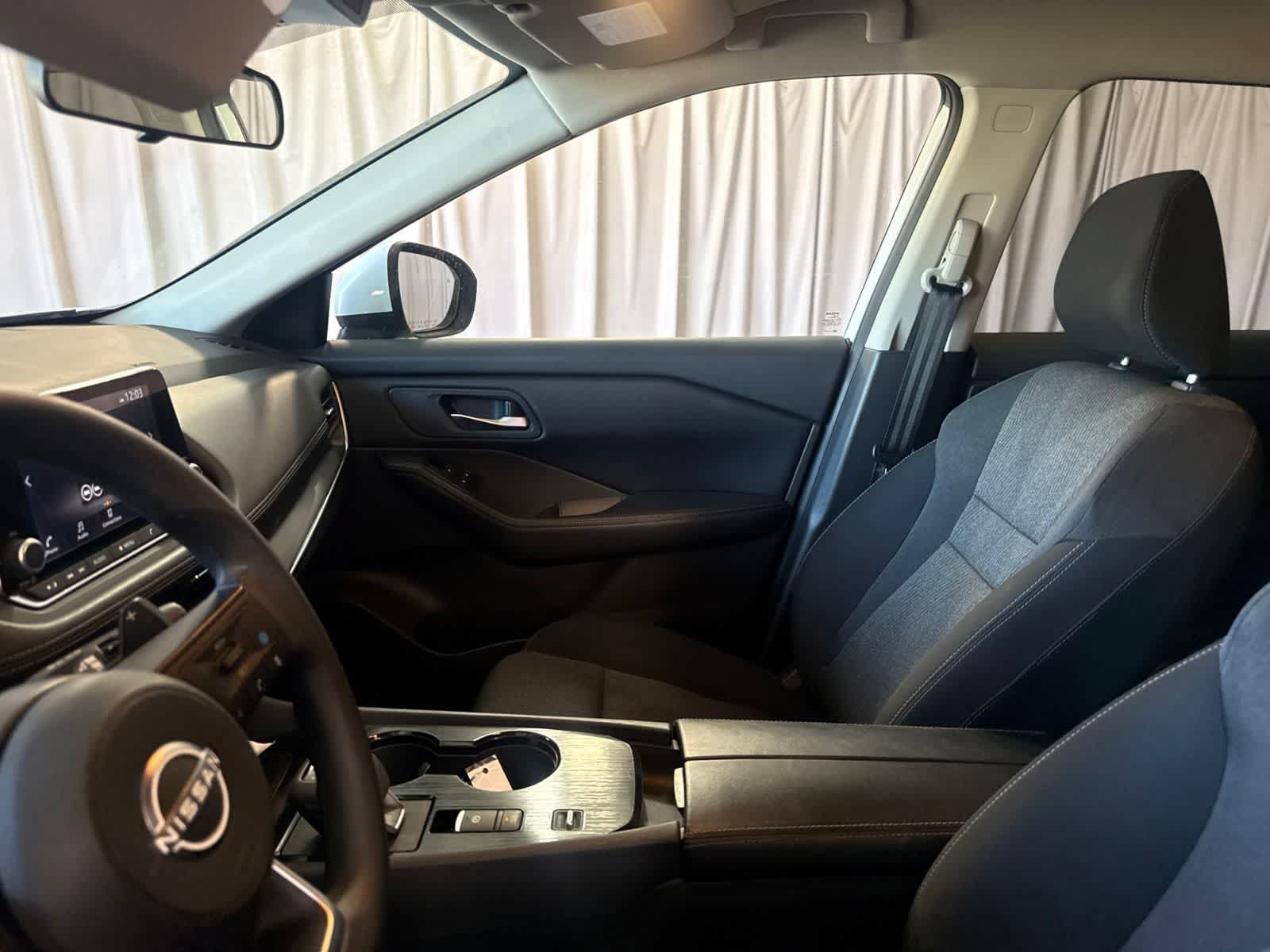 Used 2024 Nissan Rogue SV FWD image 21