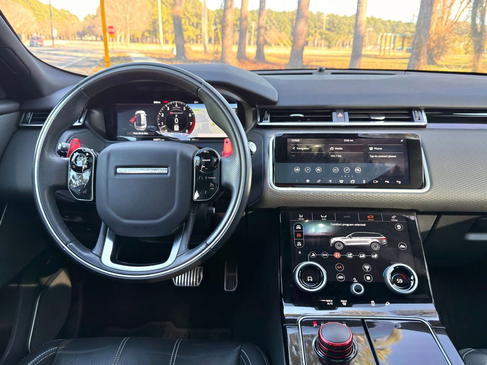 Used 2019 Land Rover Range Rover Velar R-Dynamic SE image 3