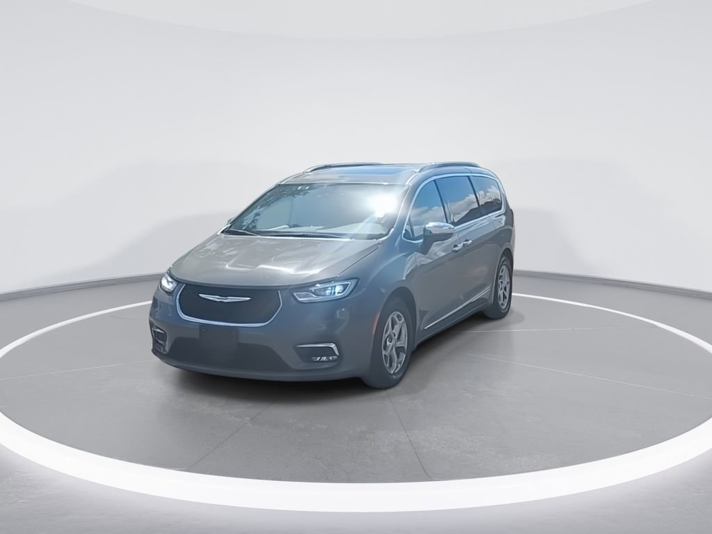 Used 2023 Chrysler Pacifica Limited FWD image 4