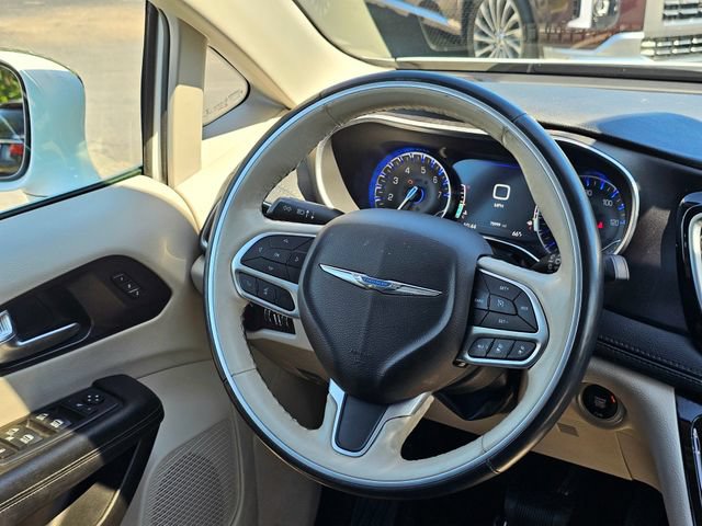 Used 2020 Chrysler Pacifica Limited w/ Tire & Wheel Group FWD image 33