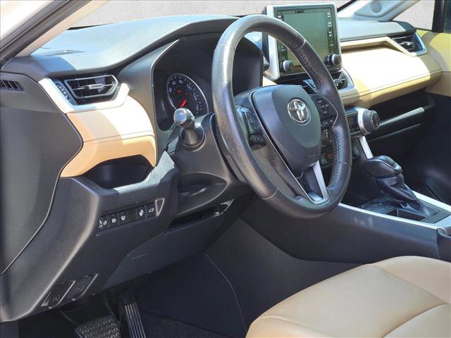 Used 2020 Toyota RAV4 XLE Premium FWD image 5