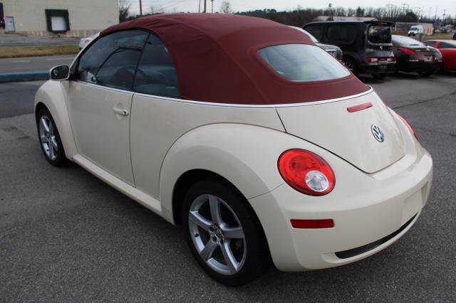 Used 2009 Volkswagen Beetle S image 7