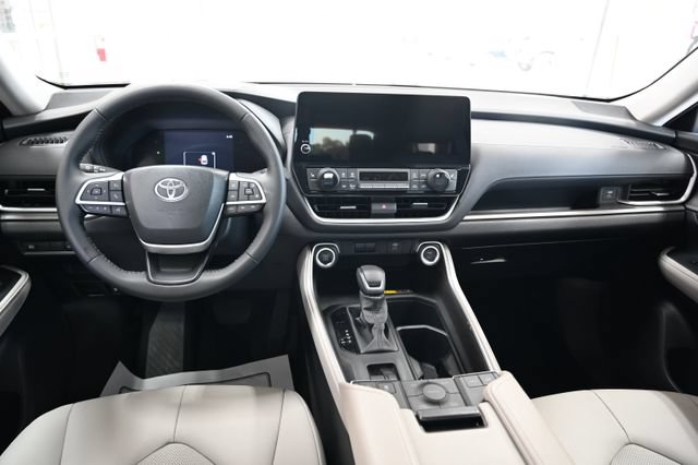 Certified 2026 Toyota Grand Highlander AWD image 14