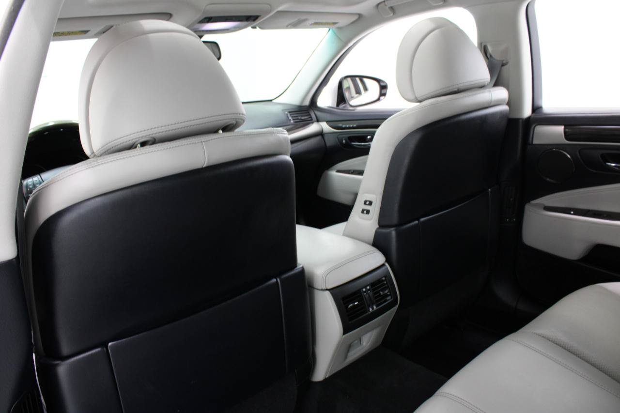Used 2016 Lexus LS 460 w/ Comfort Package RWD image 36
