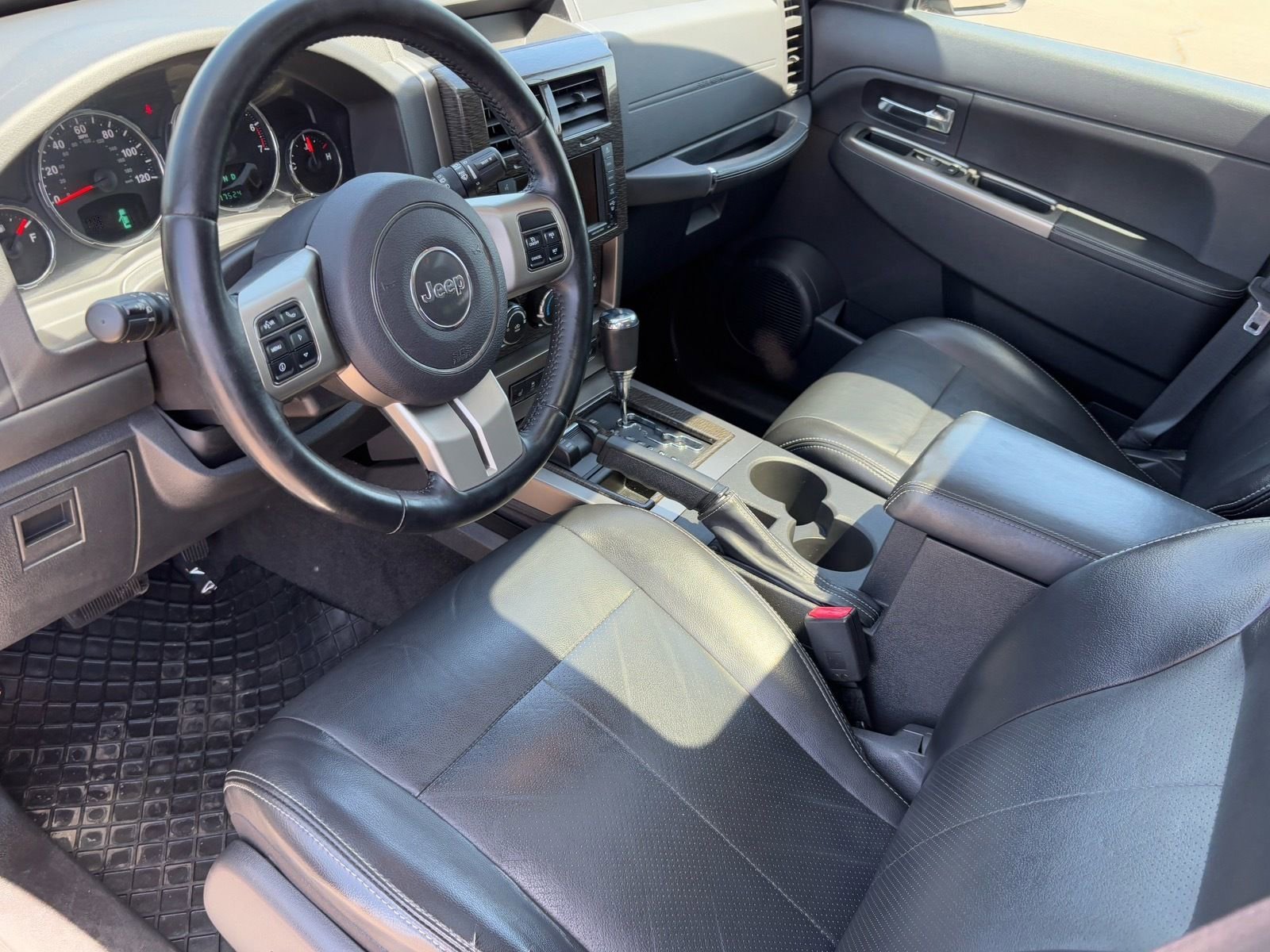 Used 2011 Jeep Liberty Limited w/ Chrome Accents Group image 16