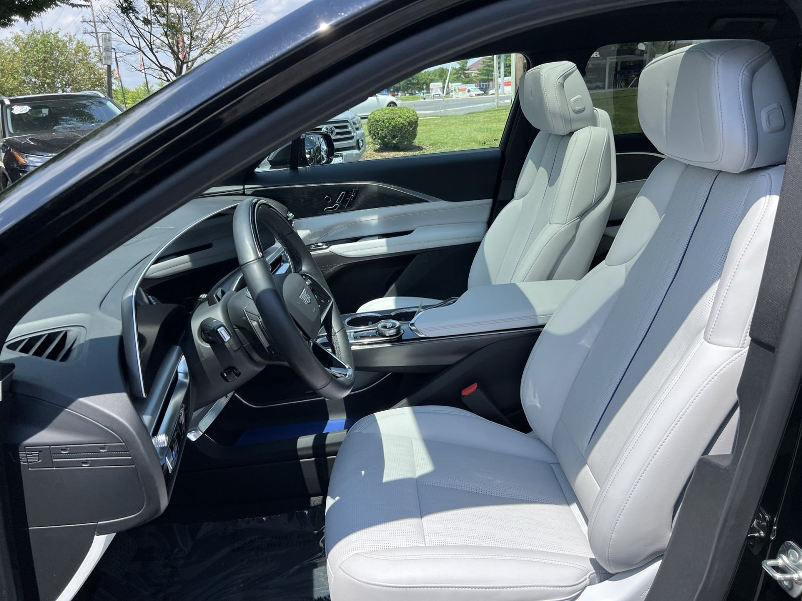 Used 2026 Cadillac Lyriq Sport RWD image 13