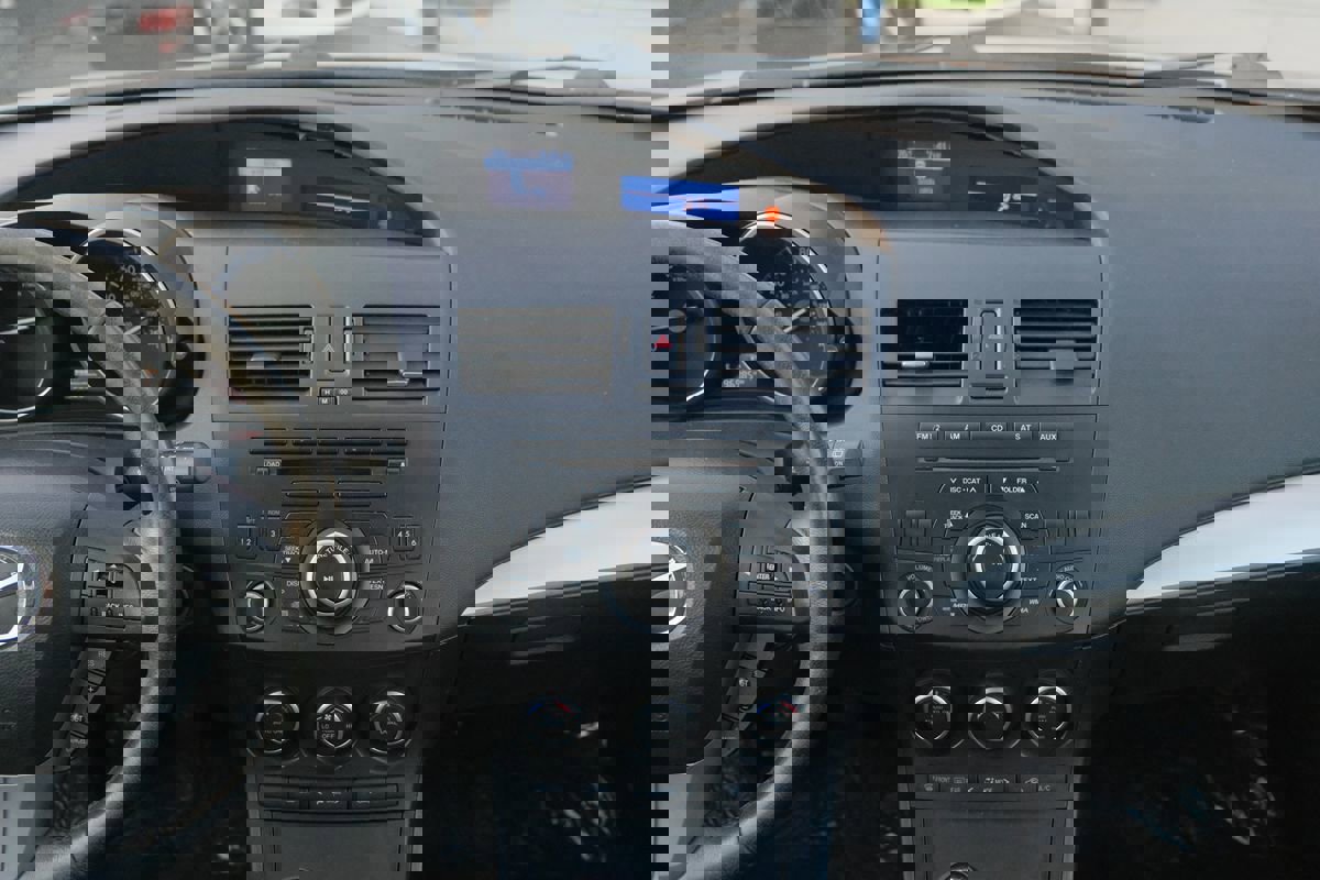 Used 2013 MAZDA MAZDA3 i Touring image 20